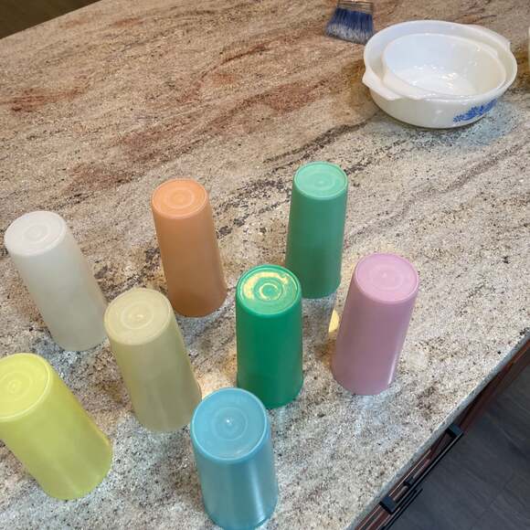 Set of 8 Vintage Tupperware Pastel Tumblers 16oz Cups - Picture 7 of 8